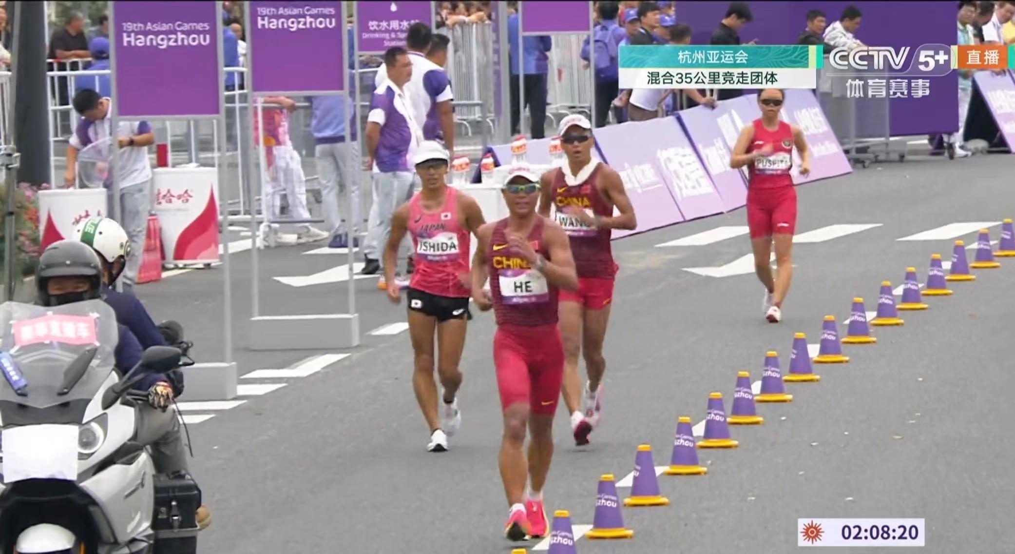 中国队在杭州亚运会混合35公里竞走团体