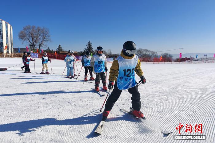 宁夏泾源县组建150人滑雪队 深耕冰雪人才培育，