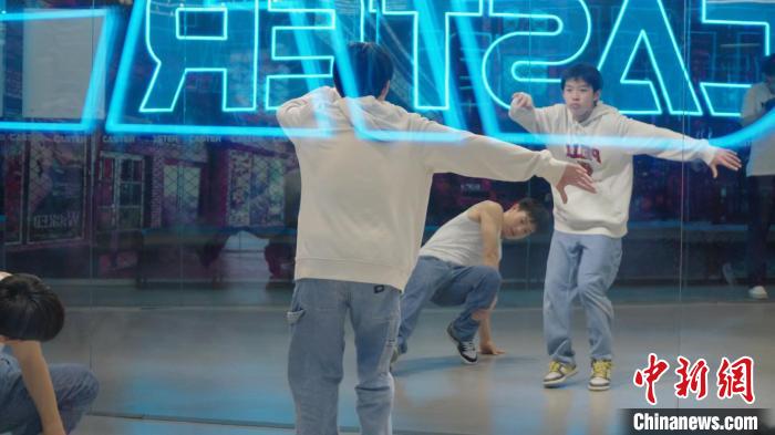探营上海霹雳舞队：解密入奥级别的街头竞技究