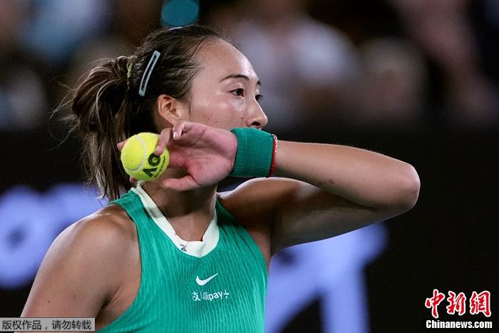 郑钦文澳网半决赛完胜晋级决赛 阿拉伯语对手萨