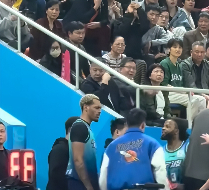 贝兹利冲突事件引CBA解约风暴